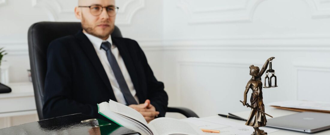 Descubre el truco de los expertos para usar Claude en abogados y redactar legalmente en 5 minutos