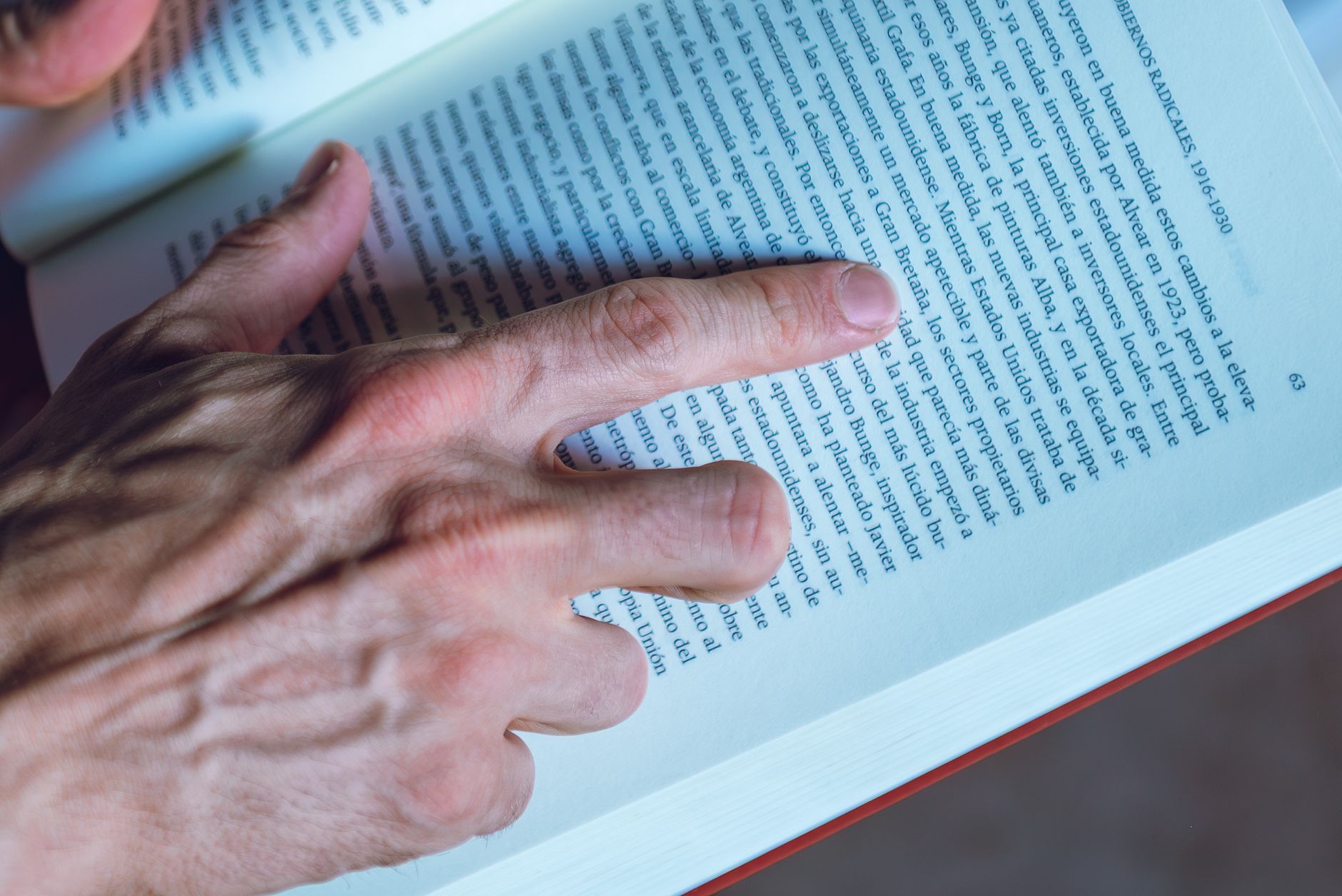 Desbloquea Claude: Resumen de Libros en 5 Minutos